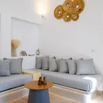 Hypnos Boutique With Amazing Heated Pool With Jacuzzi Fira (Santorini)