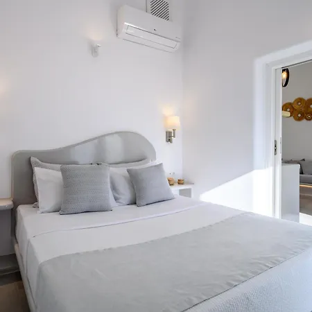 Hypnos Boutique With Amazing Heated Pool With Jacuzzi Holiday home Fira (Santorini)
