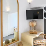 Hypnos Boutique With Amazing Heated Pool With Jacuzzi サントリーニ