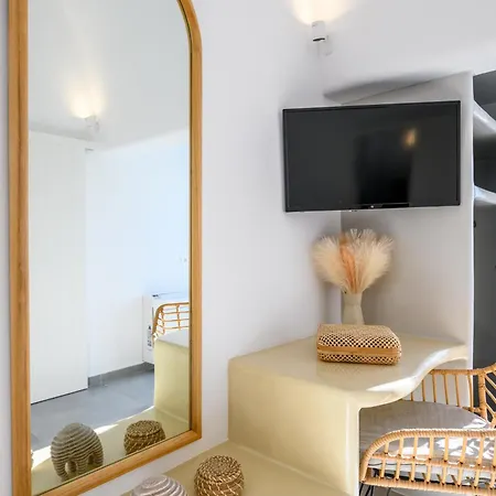 Hypnos Boutique With Amazing Heated Pool With Jacuzzi Fíra